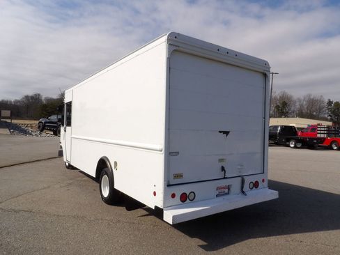 Used 2014 Ford E-350 and Econoline 350 Super Duty w/ A/C Prep Package image 5
