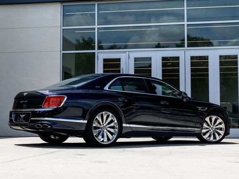 Certified 2024 Bentley Flying Spur V8 image 19