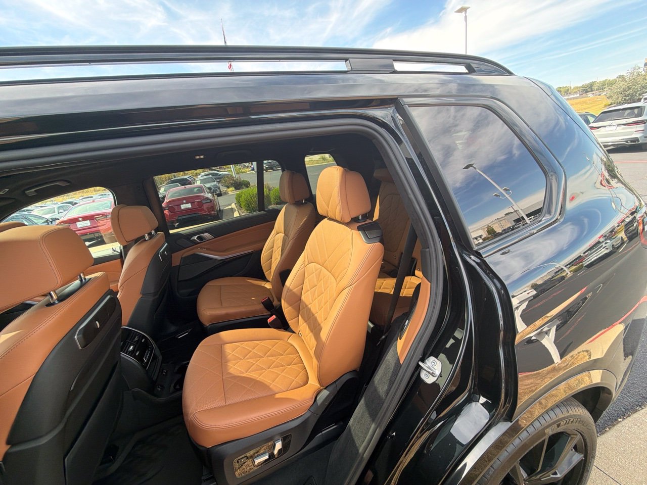 Used 2023 BMW X7 xDrive40i w/ M Sport Package AWD/4WD image 13