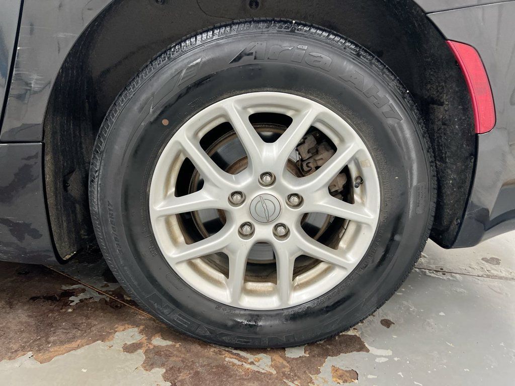 Used 2020 Chrysler Pacifica Touring-L FWD image 27