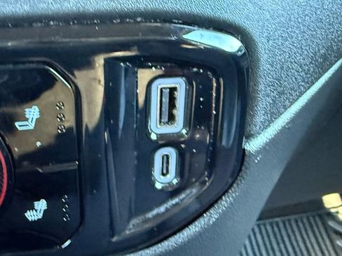 Used 2025 Chevrolet Silverado 1500 LT image 13