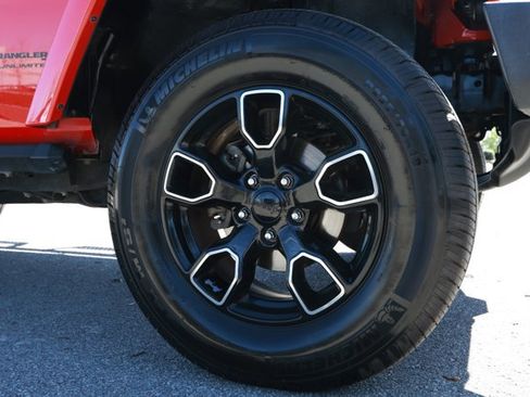 Used 2018 Jeep Wrangler Unlimited Sahara image 5