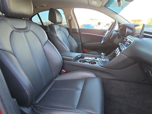 Used 2023 Genesis G70 2.0T image 10