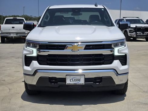 Used 2025 Chevrolet Silverado 1500 LT AWD/4WD image 3