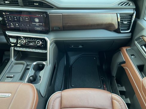 Used 2025 GMC Sierra 3500 Denali Ultimate image 35