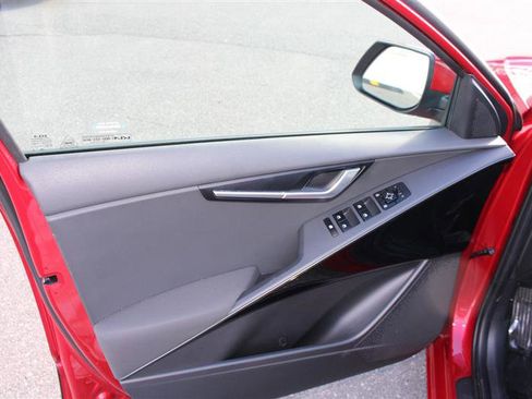 Used 2023 Kia Niro EX image 11