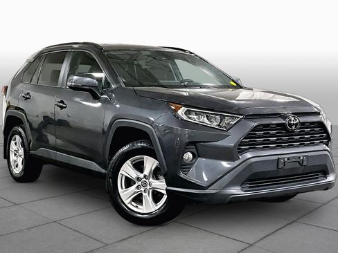 Used 2021 Toyota RAV4 XLE AWD/4WD image 3