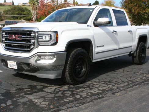 Used 2016 GMC Sierra 1500 SLT w/ Suspension Package, Off-Road image 9