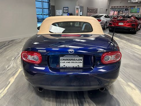 Used 2009 MAZDA MX-5 Miata Grand Touring RWD image 28