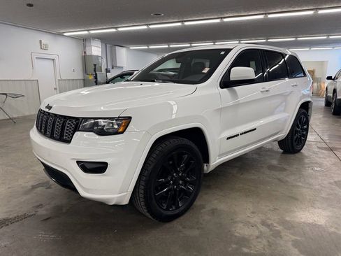 Used 2018 Jeep Grand Cherokee Altitude image 1