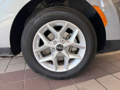 Used 2025 Kia Soul LX w/ LX Technology Package FWD image 28