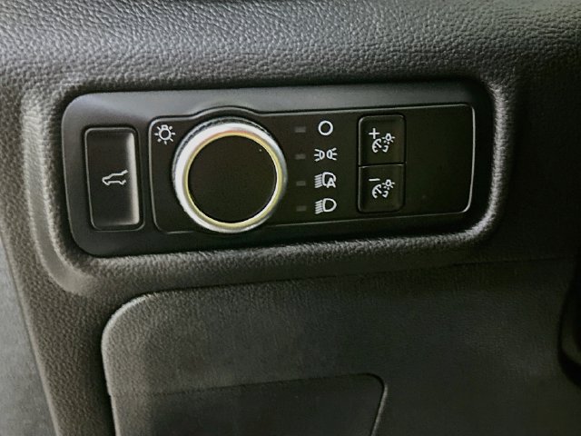 Used 2024 Ford Explorer XLT AWD/4WD image 10