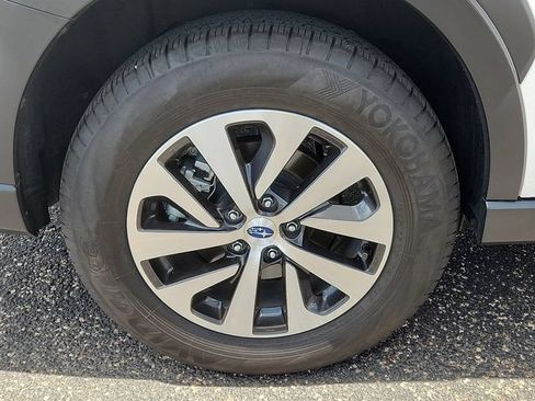 Used 2025 Subaru Outback Premium AWD/4WD image 7