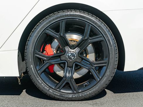 Used 2021 Kia Stinger GT1 RWD image 7