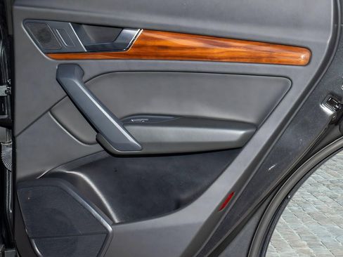 Used 2023 Audi Q5 2.0T Premium w/ Convenience Package image 17