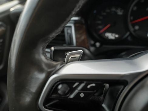 Used 2015 Porsche Macan Turbo image 25