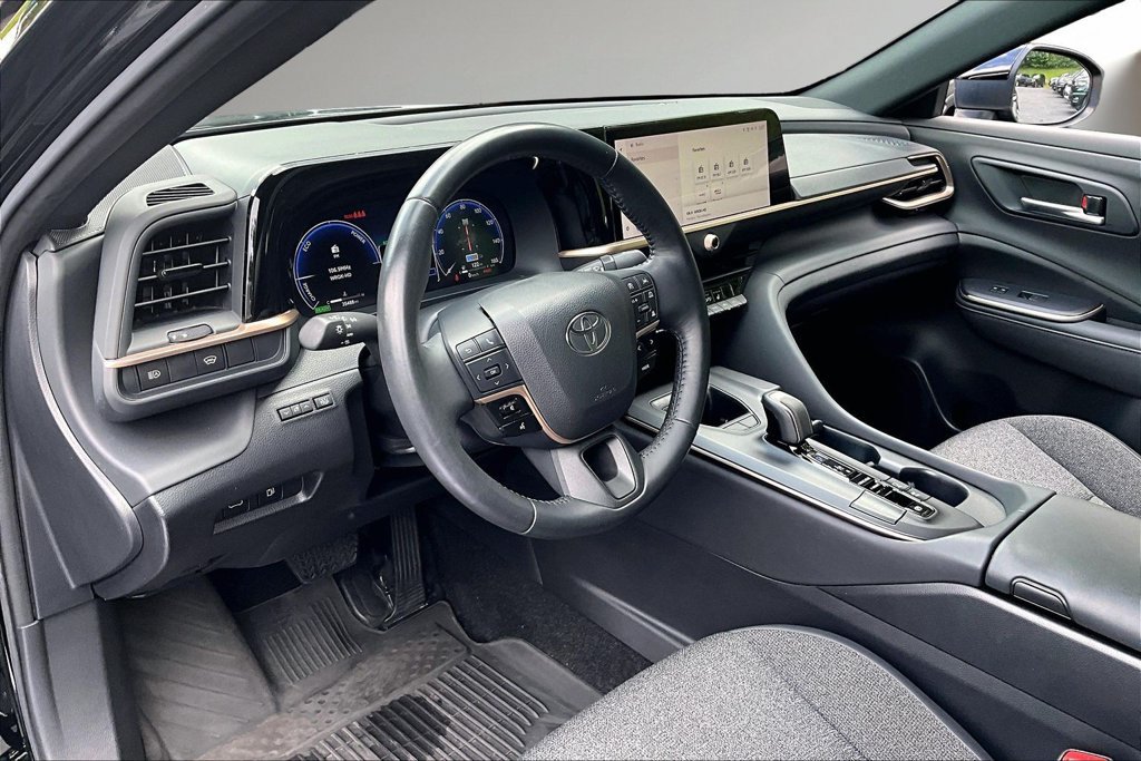 Used 2023 Toyota Crown AWD/4WD image 18