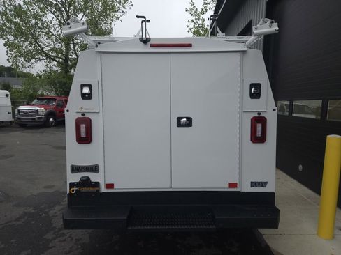 Used 2019 GMC Savana 3500 w/ Power Convenience Package image 10
