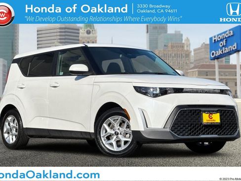 Used 2023 Kia Soul LX w/ LX Technology Package image 1