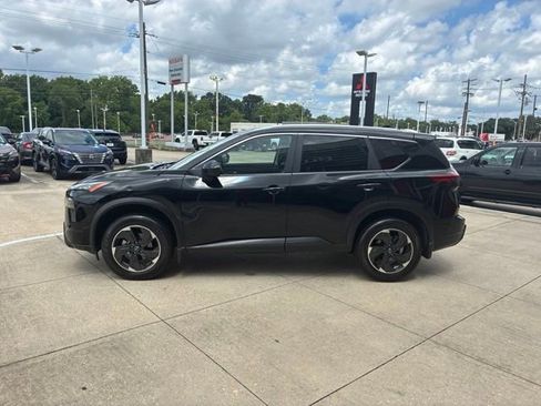 Used 2024 Nissan Rogue SV w/ SV Premium Package FWD image 4
