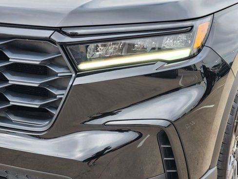 Used 2025 Honda Pilot Sport image 16