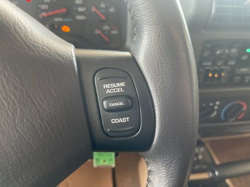 Used 2002 Jeep Wrangler Sahara image 25