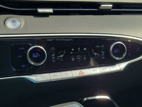 Used 2023 Genesis Electrified GV70 AWD Advance image 31