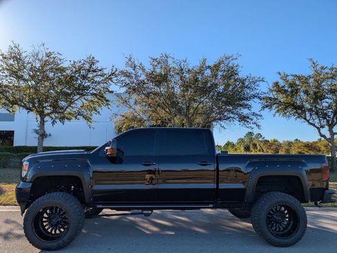 Used 2017 GMC Sierra 2500 Denali w/ Duramax Plus Package image 9