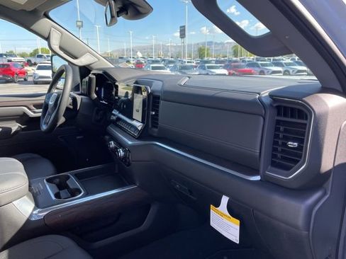 Used 2026 GMC Sierra 3500 SLT w/ SLT Convenience Package AWD/4WD image 17