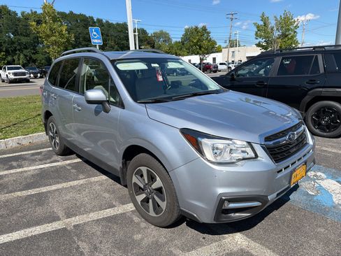 Used 2017 Subaru Forester 2.5i Premium w/ All-Weather Package AWD/4WD image 4