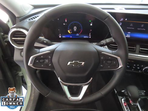 Used 2025 Chevrolet Trax ACTIV w/ Sunroof Package FWD image 17