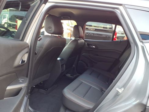 Used 2024 Chevrolet Trax RS FWD image 17
