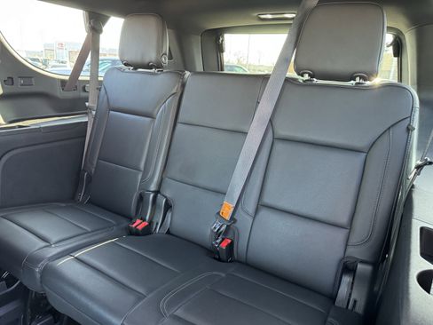 Used 2022 Chevrolet Suburban Z71 image 35