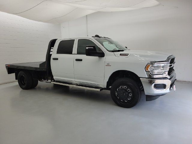 Used 2024 RAM 3500 Tradesman w/ Chrome Appearance Group AWD/4WD image 4