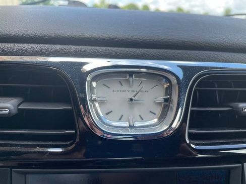 Used 2011 Chrysler 200 Touring FWD image 34