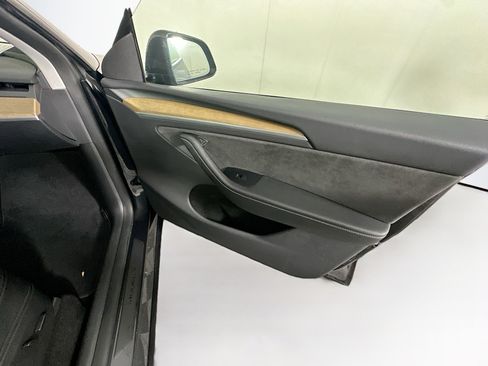 Used 2024 Tesla Model Y Long Range AWD/4WD image 31