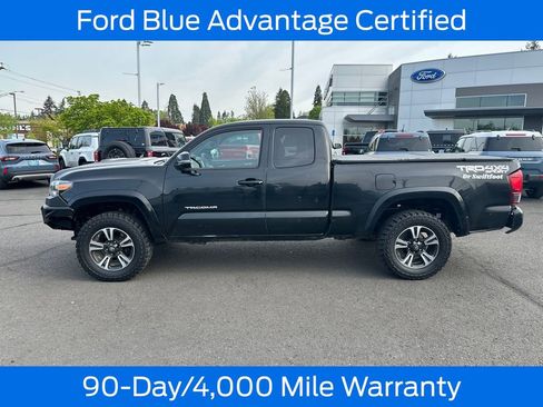 Used 2018 Toyota Tacoma TRD Sport AWD/4WD image 4