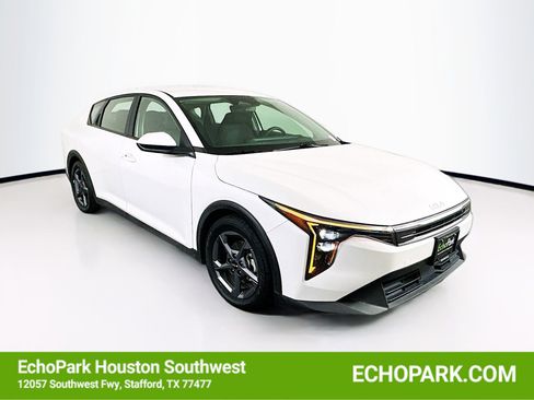 Used 2025 Kia K4 LXS image 1