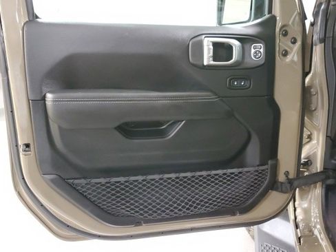 Used 2020 Jeep Gladiator Overland w/ Popular Equipment Package image 14