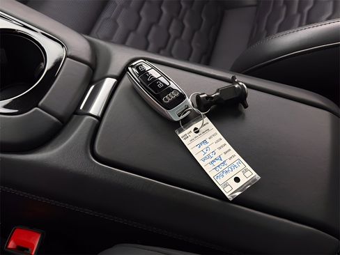 Used 2022 Audi e-tron GT Premium Plus w/ Performance Package image 30