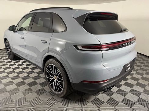 Certified 2025 Porsche Cayenne image 4