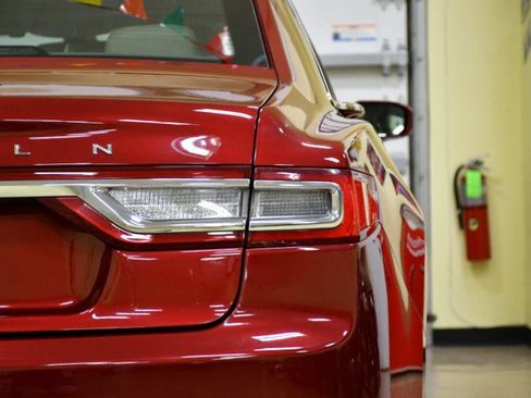 Used 2019 Lincoln Continental Select w/ Continental Climate Package image 14