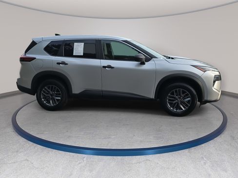 Used 2024 Nissan Rogue S image 4