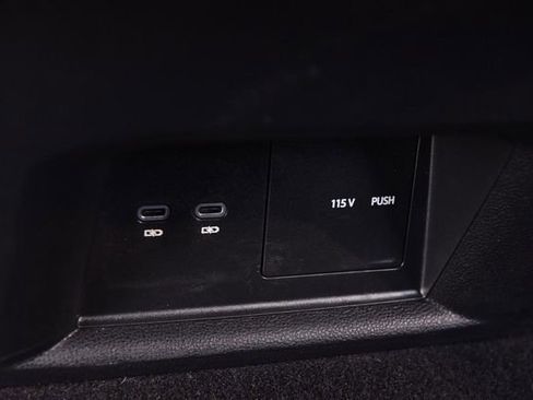 Certified 2023 Volkswagen Atlas Cross Sport SE w/ Panoramic Sunroof Package image 24