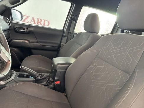 Used 2018 Toyota Tacoma TRD Off-Road image 11