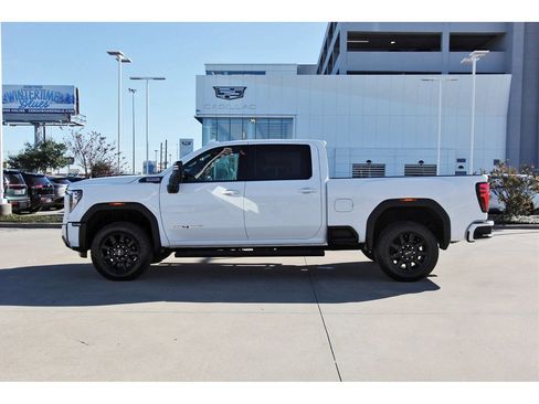Used 2025 GMC Sierra 2500 AT4 image 3