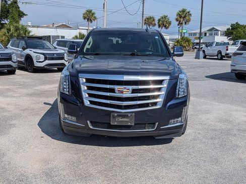 Used 2020 Cadillac Escalade Luxury AWD/4WD image 2