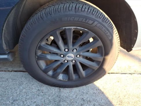 Used 2019 Ford Expedition Limited w/ Equipment Group 301A image 8