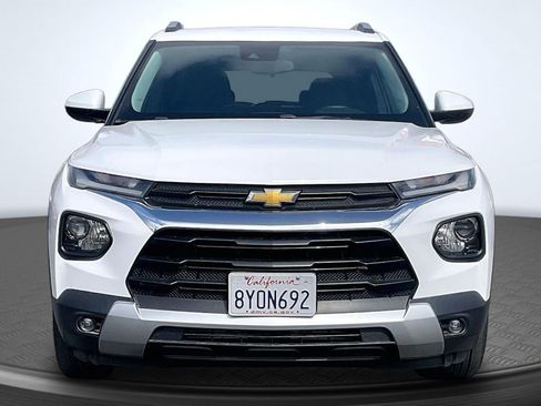 Used 2022 Chevrolet TrailBlazer LT w/ Confidence II Package FWD image 3