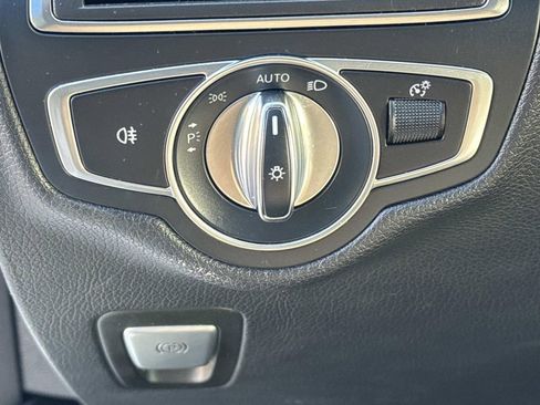 Used 2018 Mercedes-Benz GLC 300 w/ Premium Package image 22